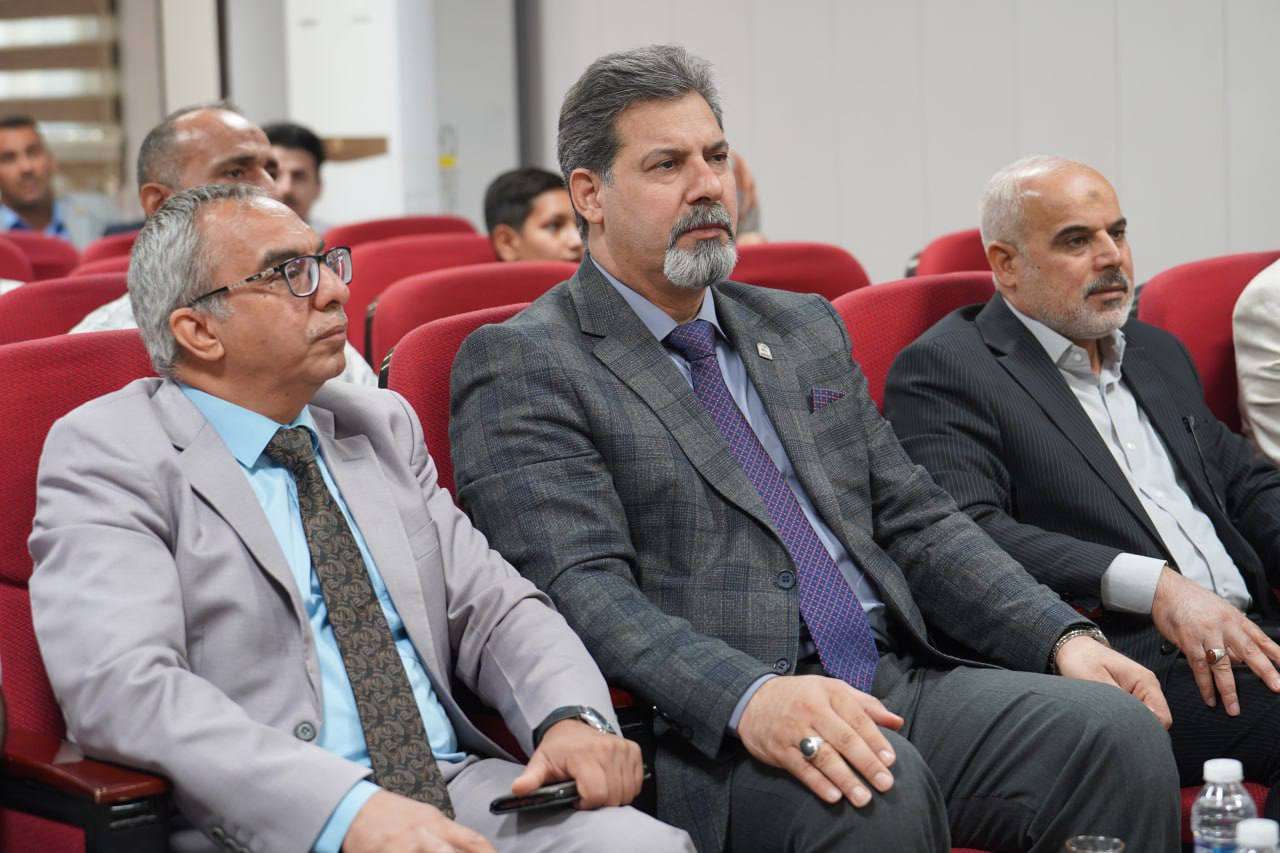 Read more about the article رئيس الجامعة يحضر مناقشة أطروحة دكتوراه ويؤكد حرصه على دعم الحركة العلمية والبحثية