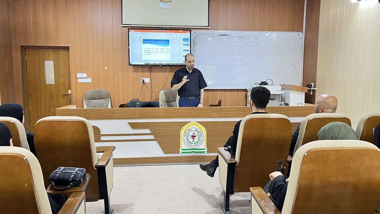 Read more about the article جامعة كربلاء تبحث تطوير مهارات التواصل بين الكادر الطبي والمرضى