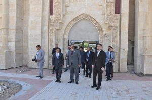 Read more about the article رئيس الجامعة يتابع أعمال إعادة تأهيل البوابة الرئيسية ويوجّه بتسريع الإنجاز