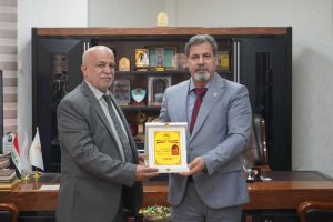 Read more about the article رئيس الجامعة تستقبل وفدا من جامعة الصفوة لبحث آفاق التعاون العلمي