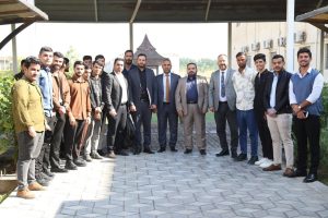 Read more about the article كلية الإدارة والاقتصاد في جامعة كربلاء تنفذ حملة تطوعية لتنظيف أروقة وحدائق الكلية