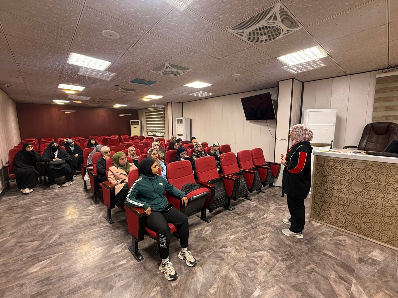 Read more about the article دورة تخصصية بجامعة كربلاء حول أسس إعداد لاعبي الكرة الطائرة بدنيًا ومهاريًا