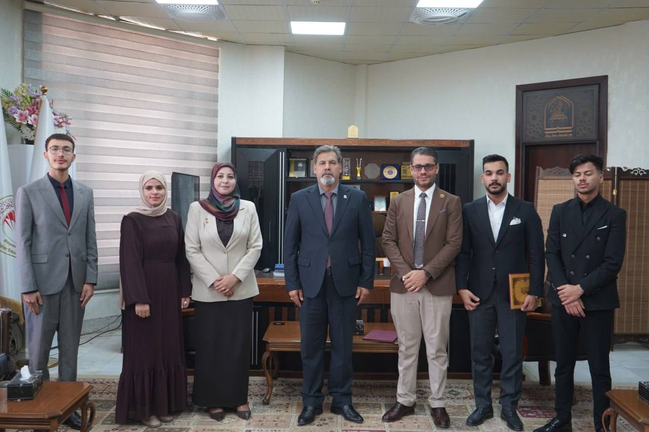 Read more about the article جامعة كربلاء تتألق في مونديال المناظرات… ورئيسها يكرم فريقها المتأهل لربع النهائي